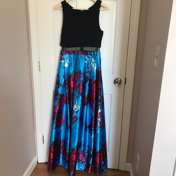 Dress - Picture 2 of 2